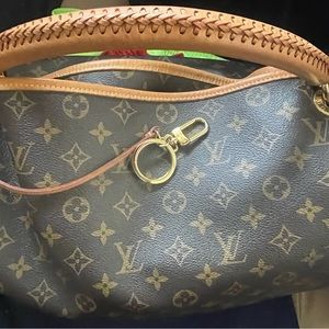 Louis Vuitton artsy mm Large shoulder bag. Gorgeous bag.